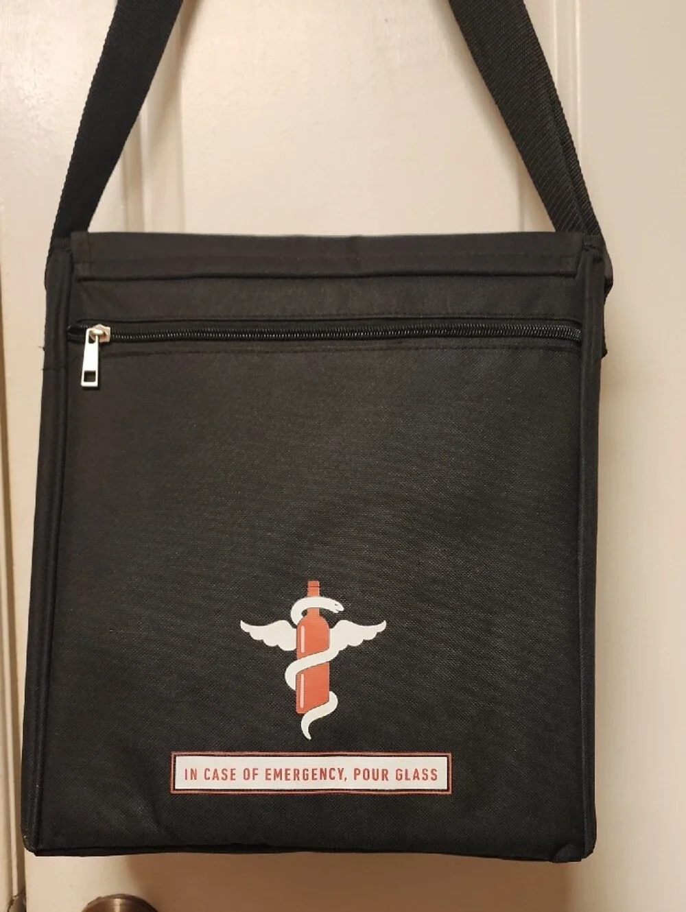 Black Emergency THIRST Aid Kit wine Bottle Holder Messenger Bag